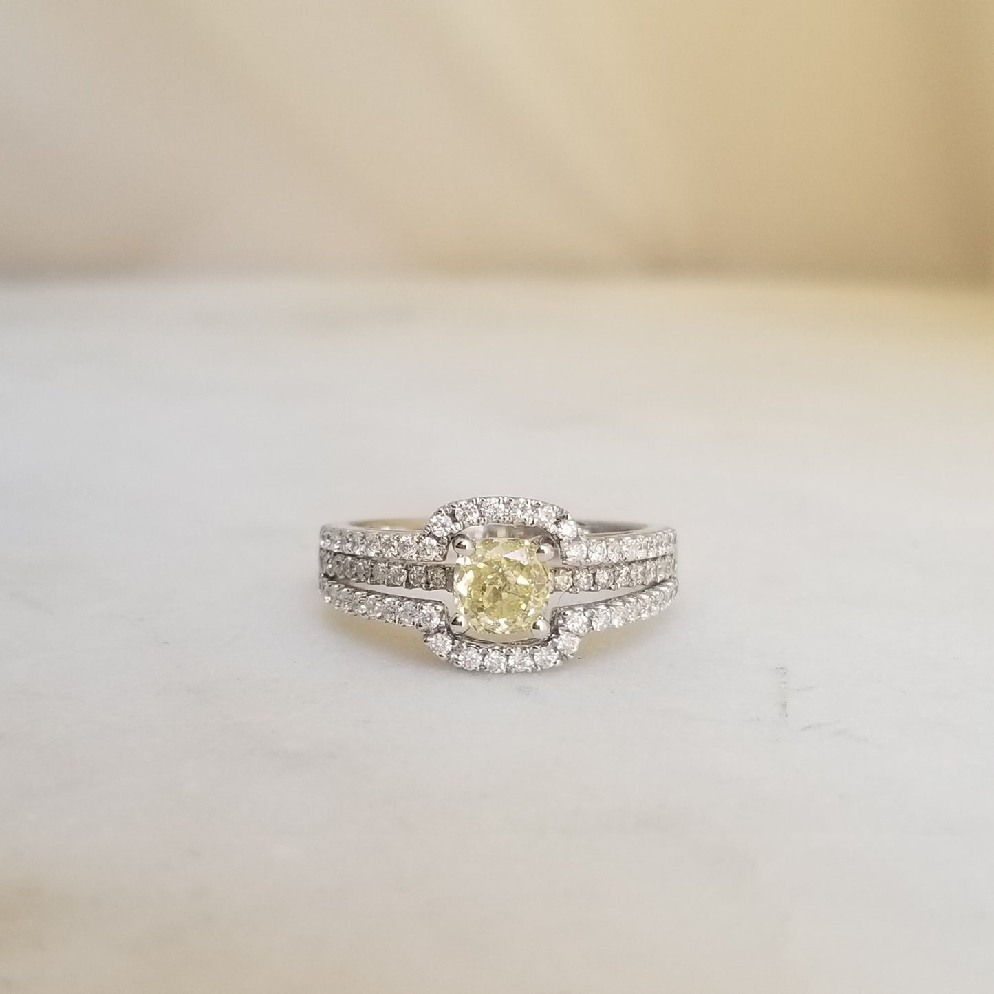 Solitaire Yellow Diamond Ring 18K Suspension 0.56ct