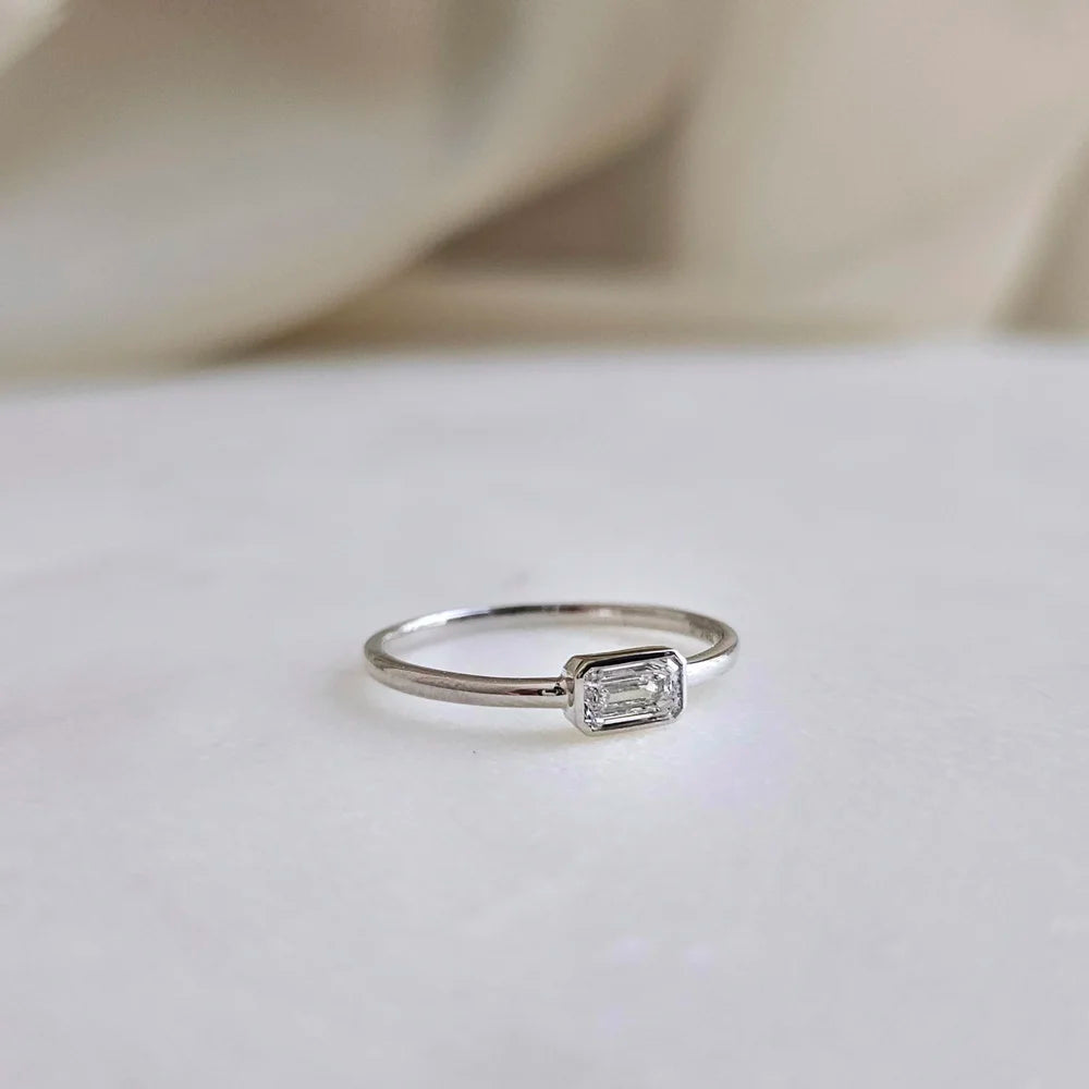 18K Dainy Emerald Lab-grown Diamond Ring
