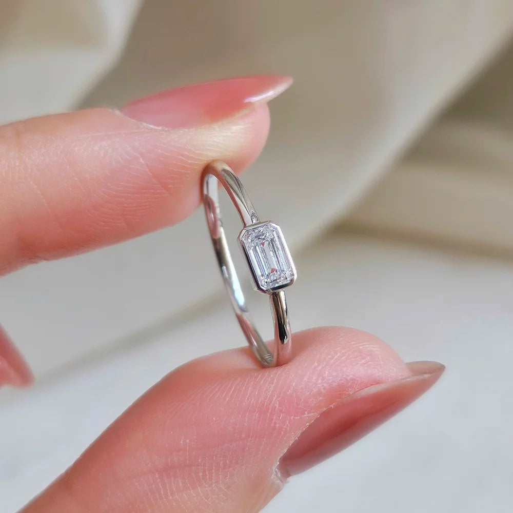 18K Dainy Emerald Lab-grown Diamond Ring