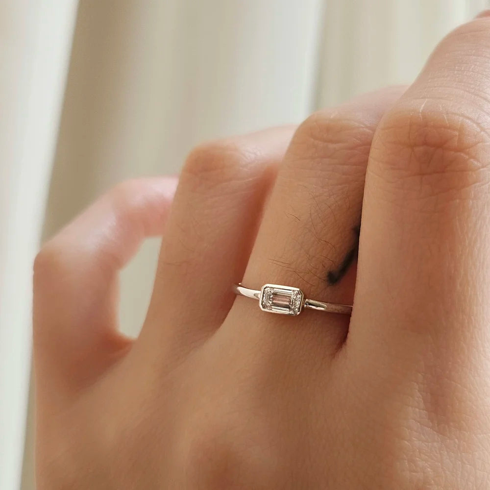 18K Dainy Emerald Lab-grown Diamond Ring