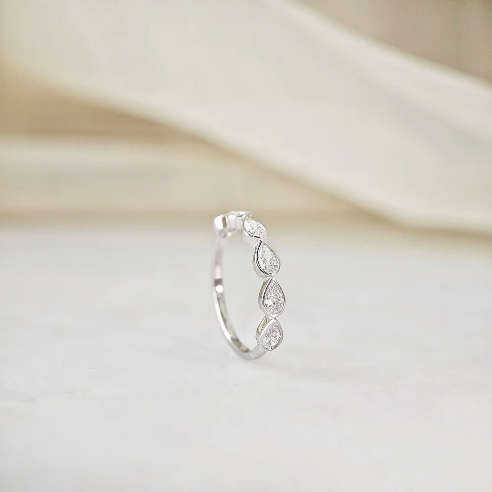 18K Bezel Pear Lab Diamond Band