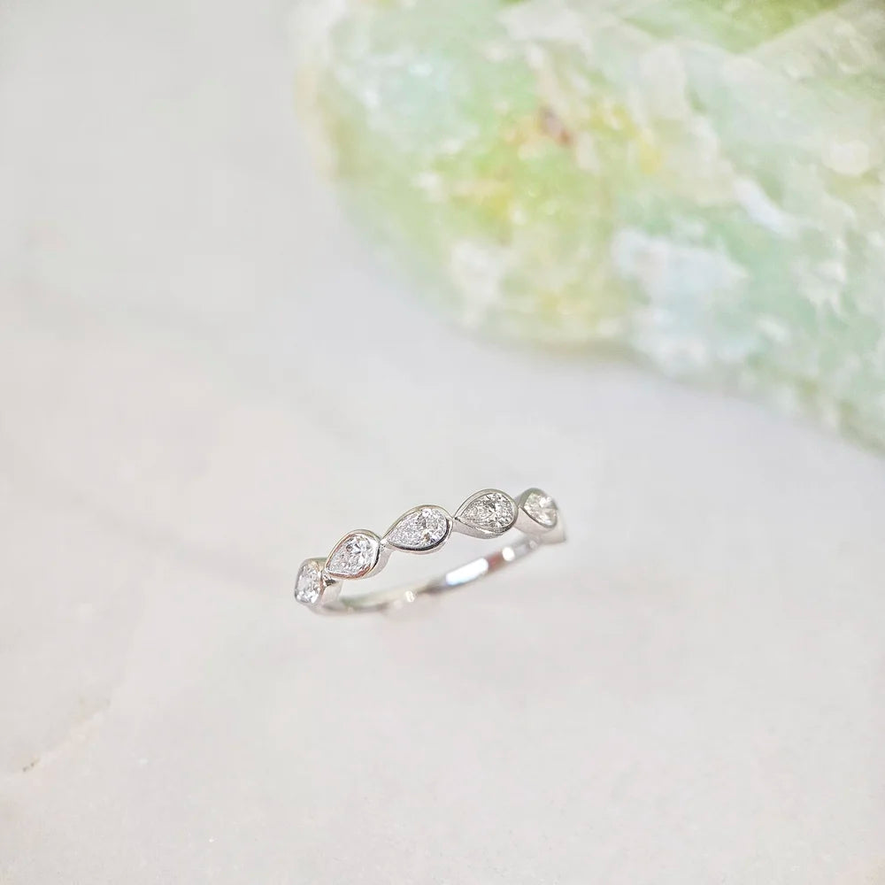 18K Bezel Pear Lab Diamond Band