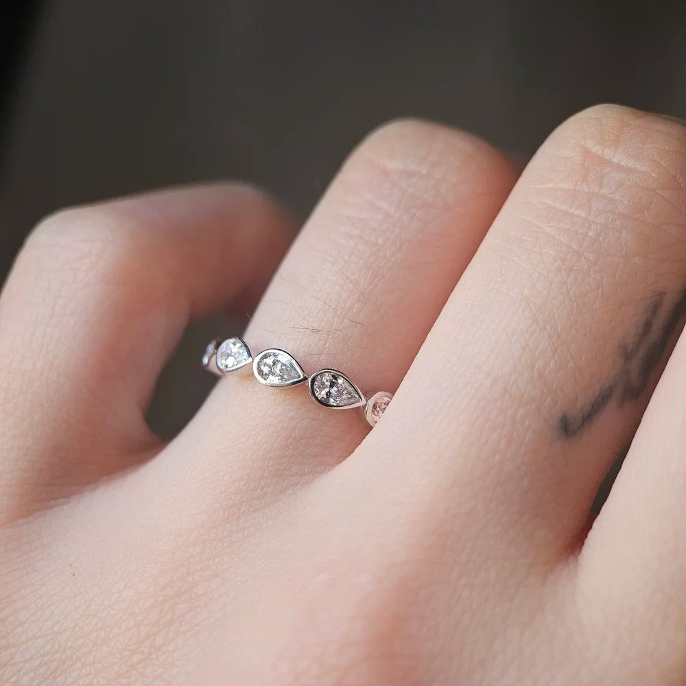 18K Bezel Pear Lab Diamond Band