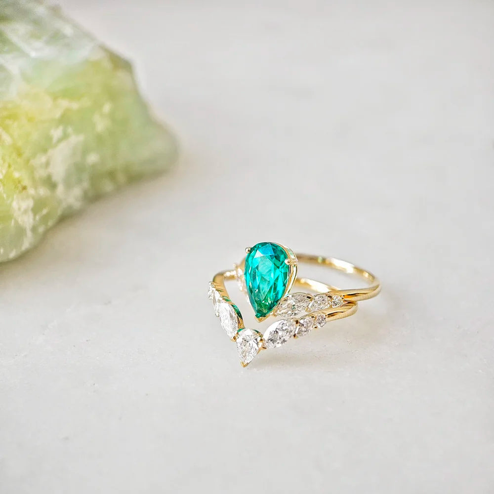 18K Emerald Glow Promise Ring