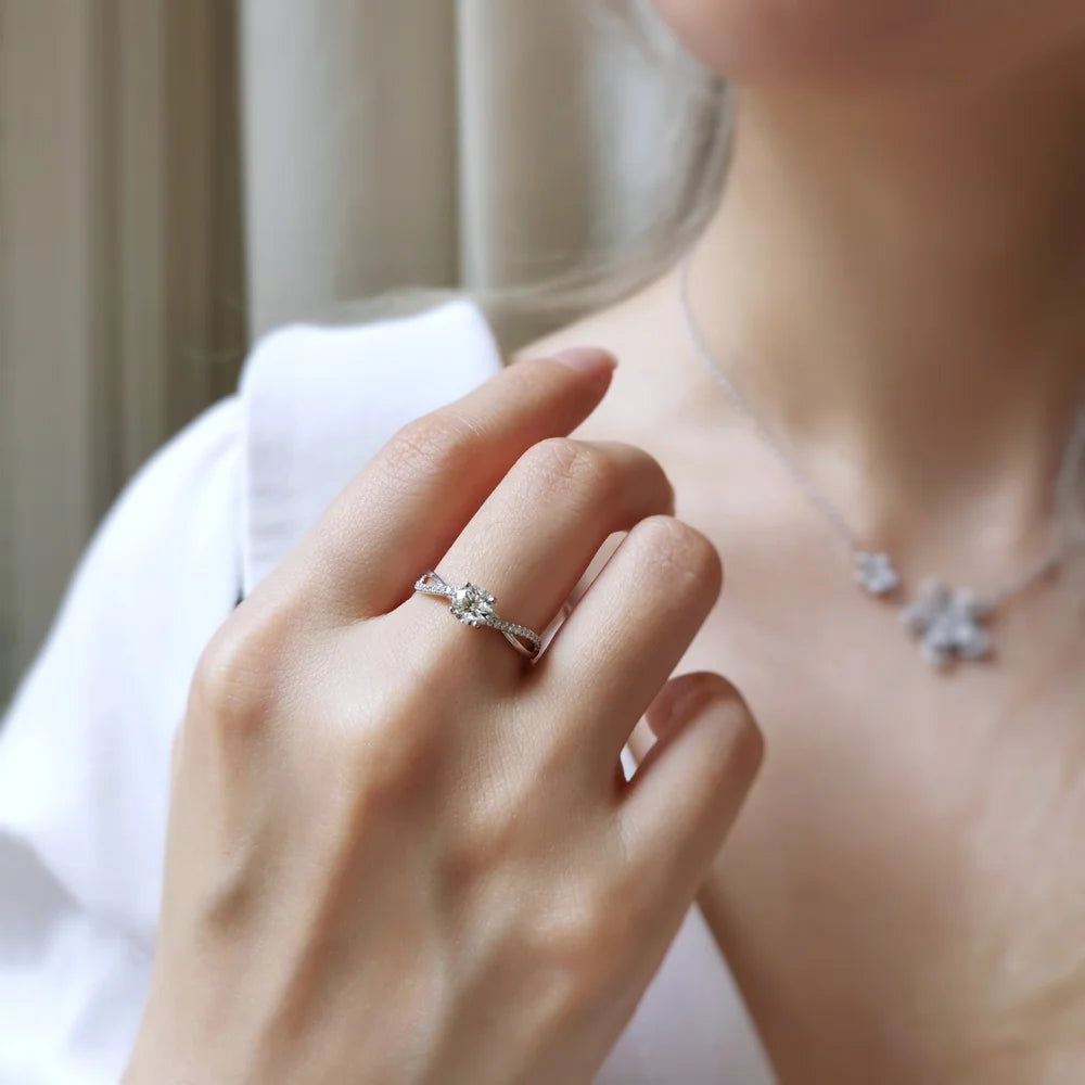 18K Amira Lab Diamond Engagement Ring