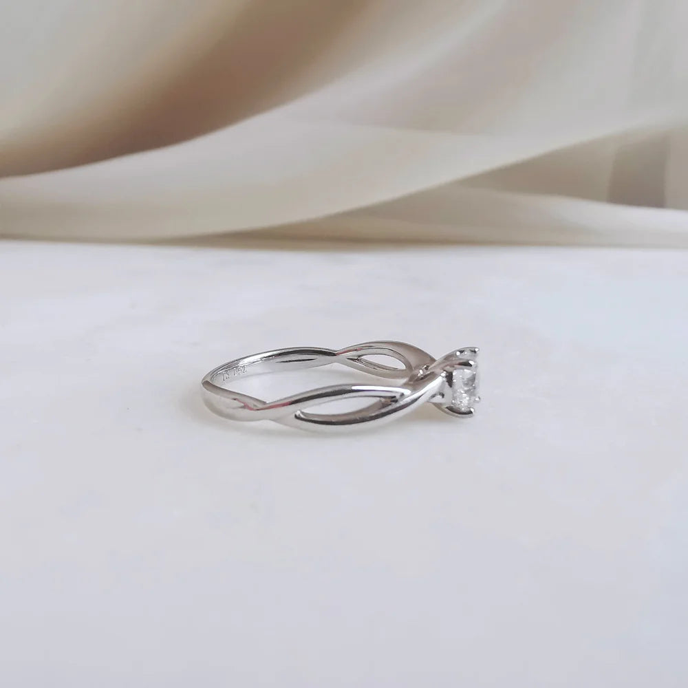 18K Amira Twist Lab Diamond Ring