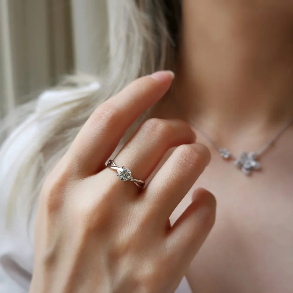 18K Amira Twist Lab Diamond Ring