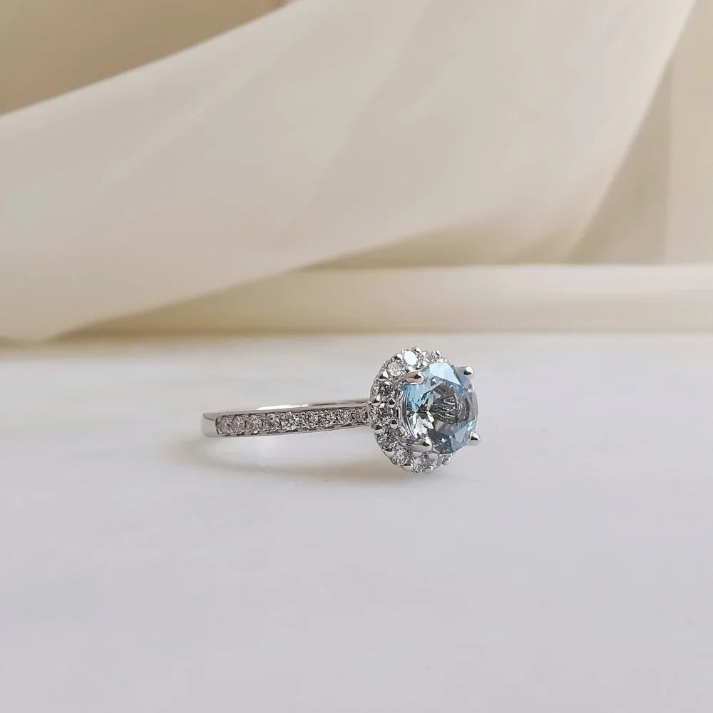 18K Dianty Diamond Halo Aquamarine Ring