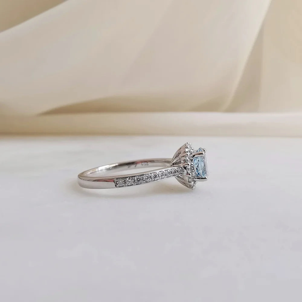 18K Dianty Diamond Halo Aquamarine Ring