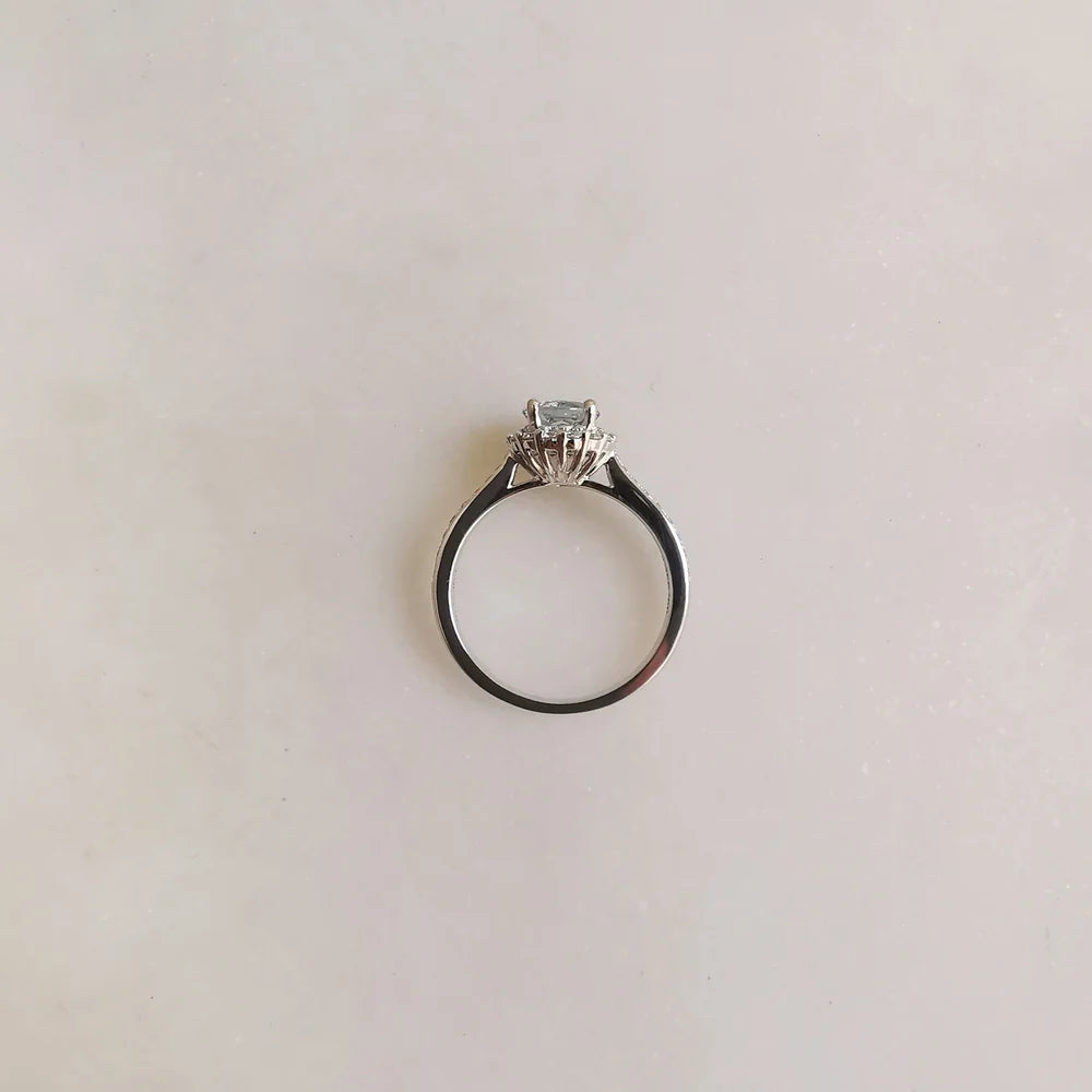 18K Dianty Diamond Halo Aquamarine Ring