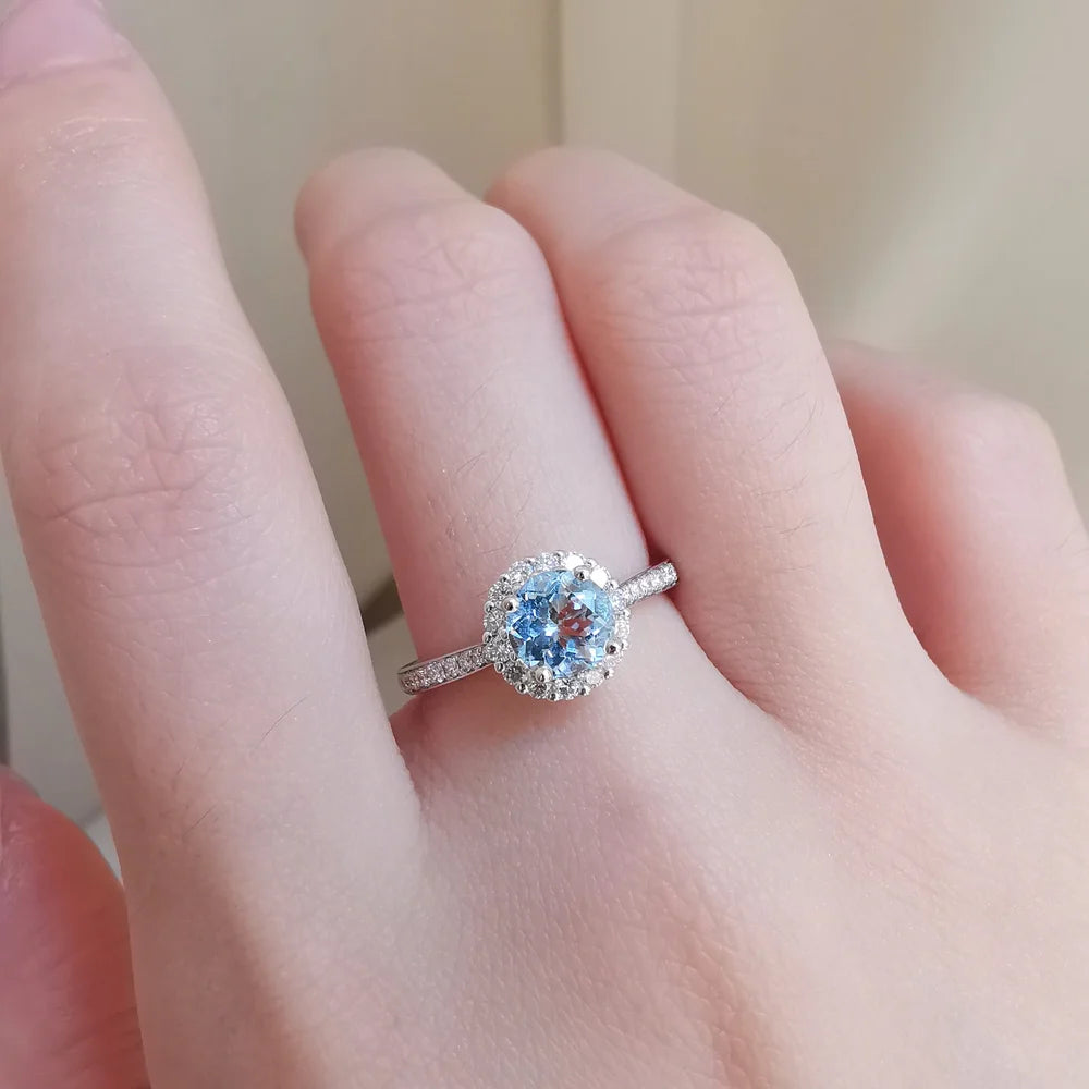 18K Dianty Diamond Halo Aquamarine Ring