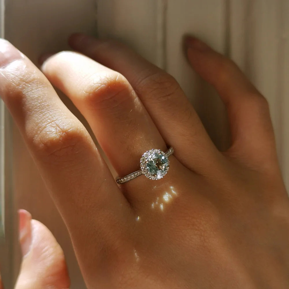 18K Dianty Diamond Halo Aquamarine Ring