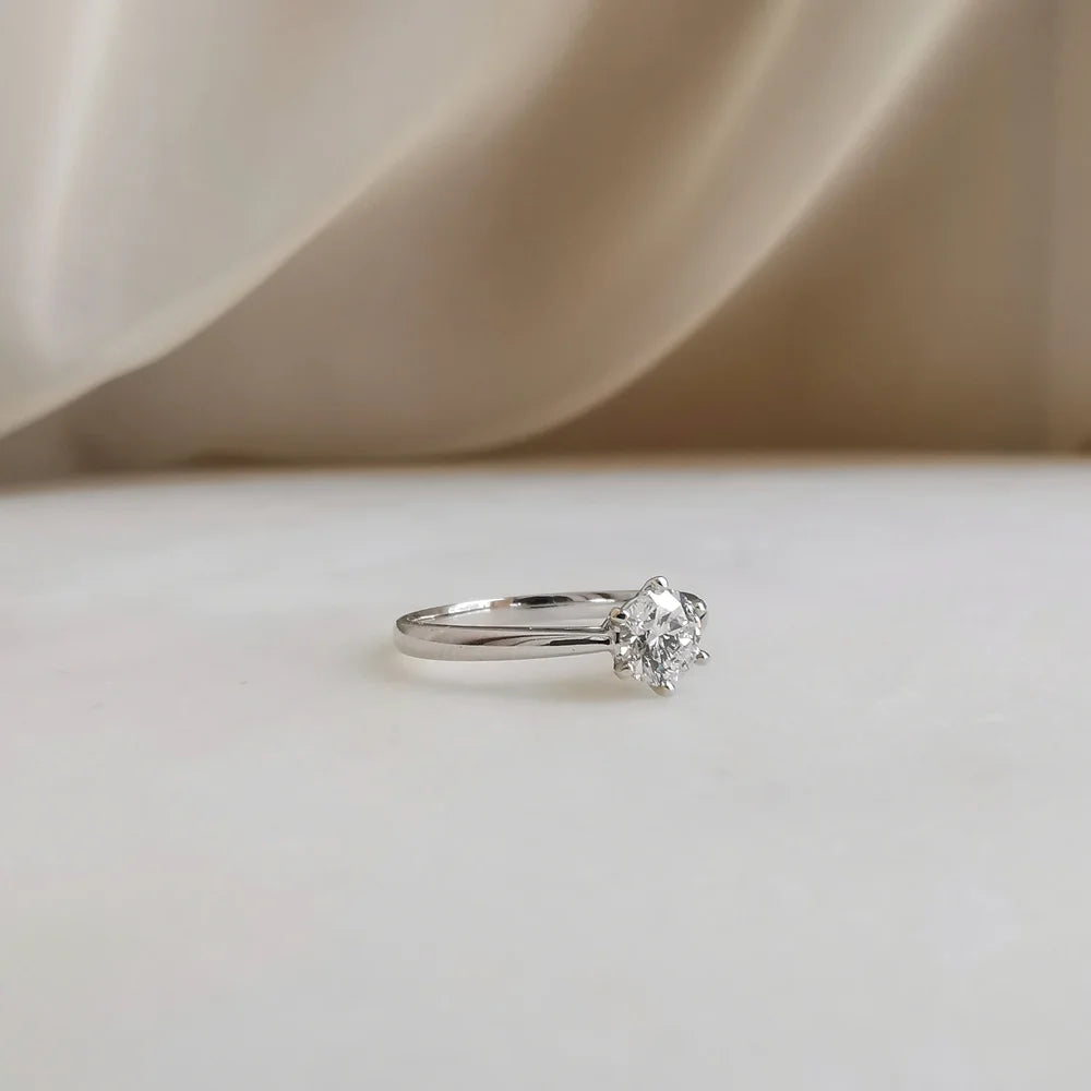 18K Classic Round Lab-grown Diamond Engagement Ring
