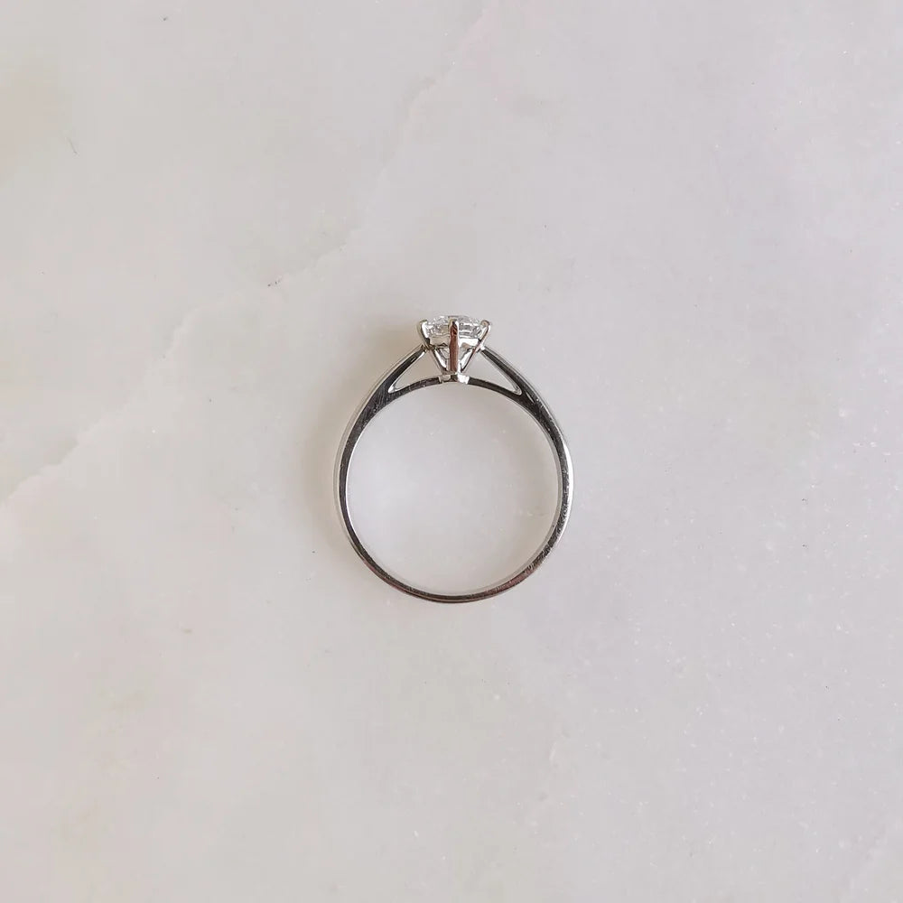 18K Classic Round Lab-grown Diamond Engagement Ring