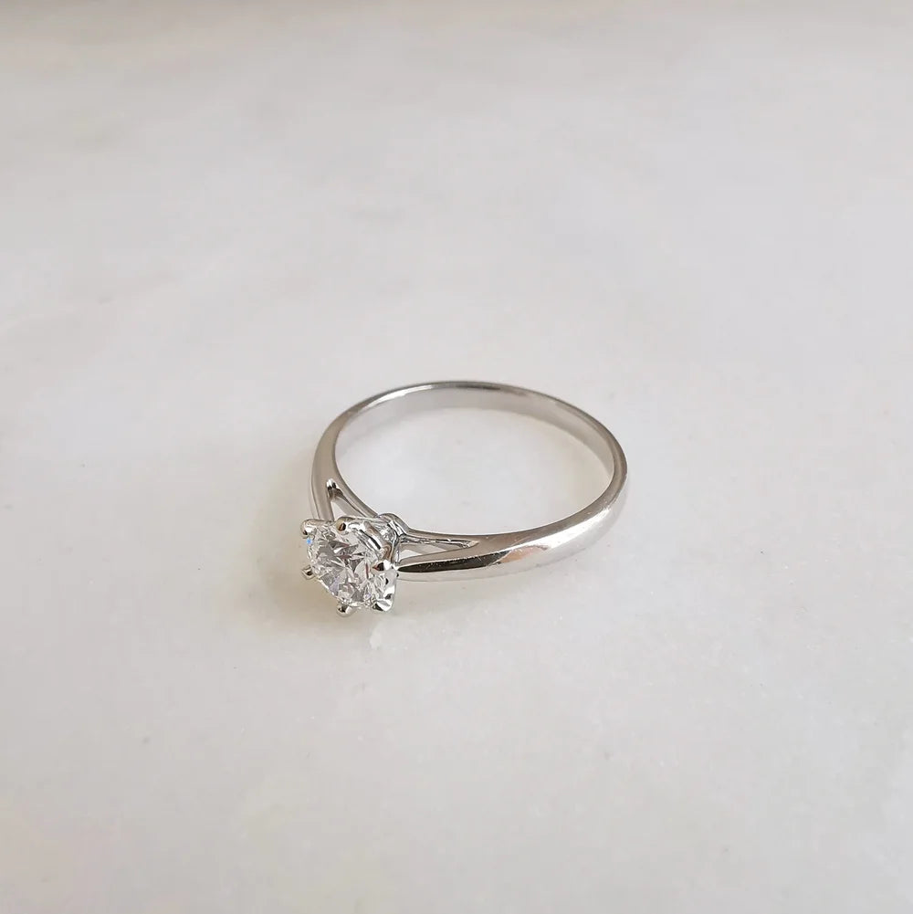 18K Classic Round Lab-grown Diamond Engagement Ring