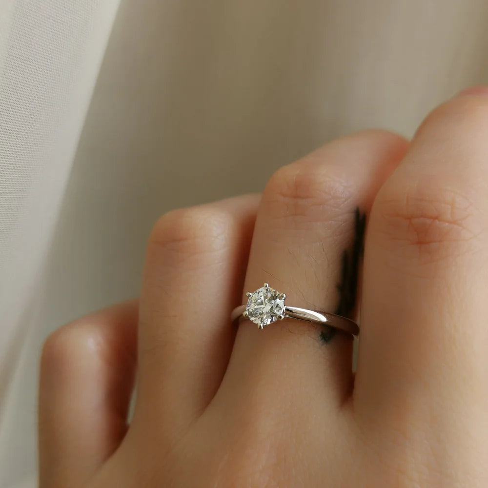 18K Classic Round Lab-grown Diamond Engagement Ring