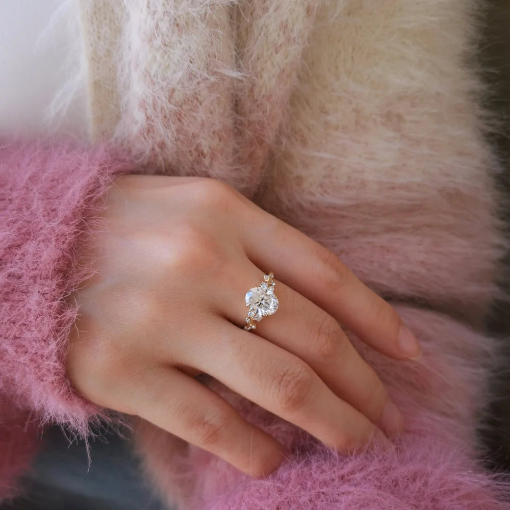 The Gardenia Moissanite Ring (Thickened Band)