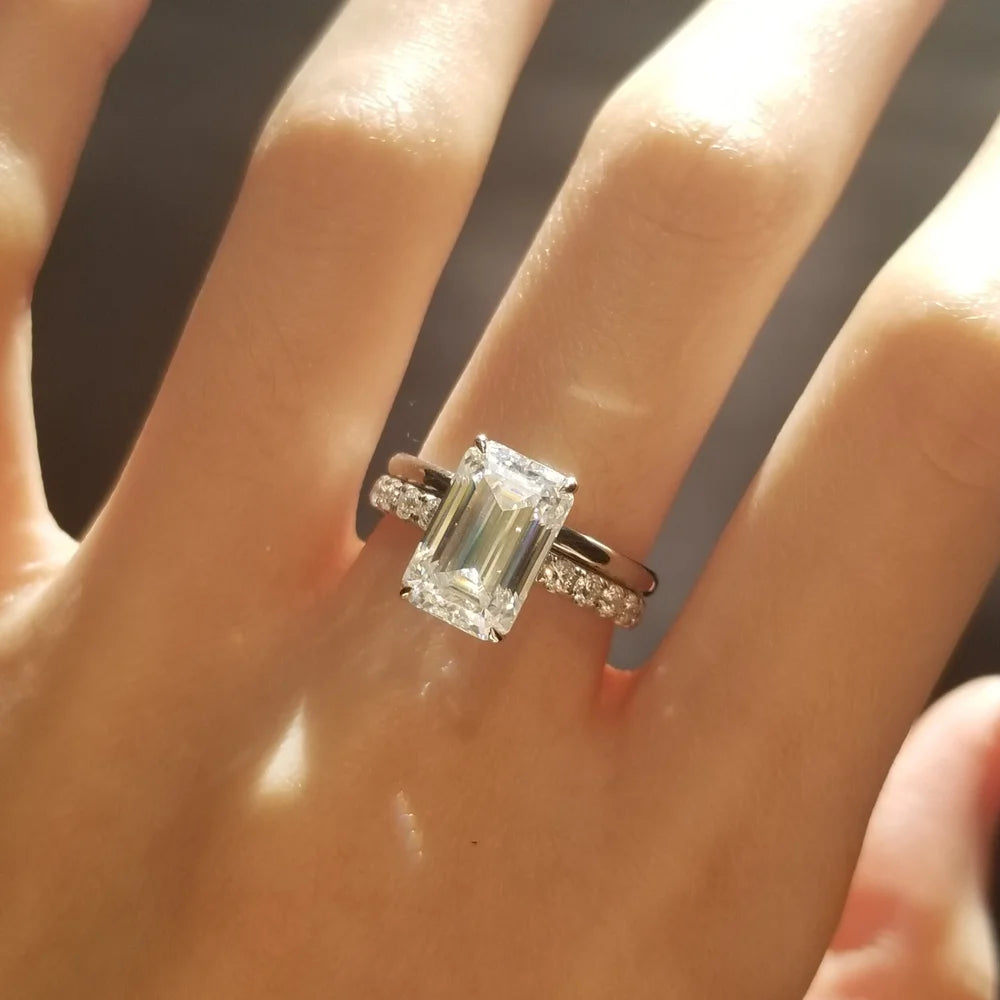 18K Fable Emerald Moissanite Ring