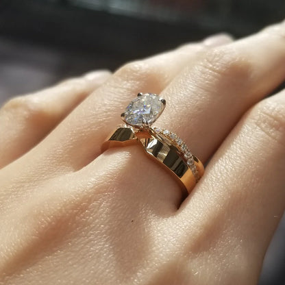 18K Crossover Oval Moissanite Ring