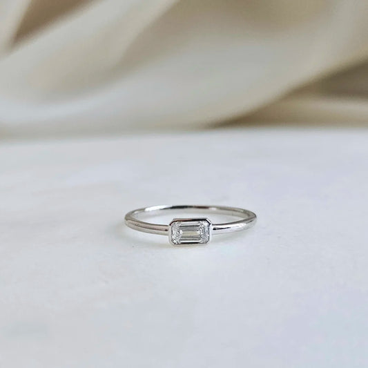 18K Dainy Emerald Lab-grown Diamond Ring