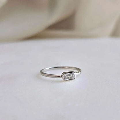 18K Dainy Emerald Lab-grown Diamond Ring