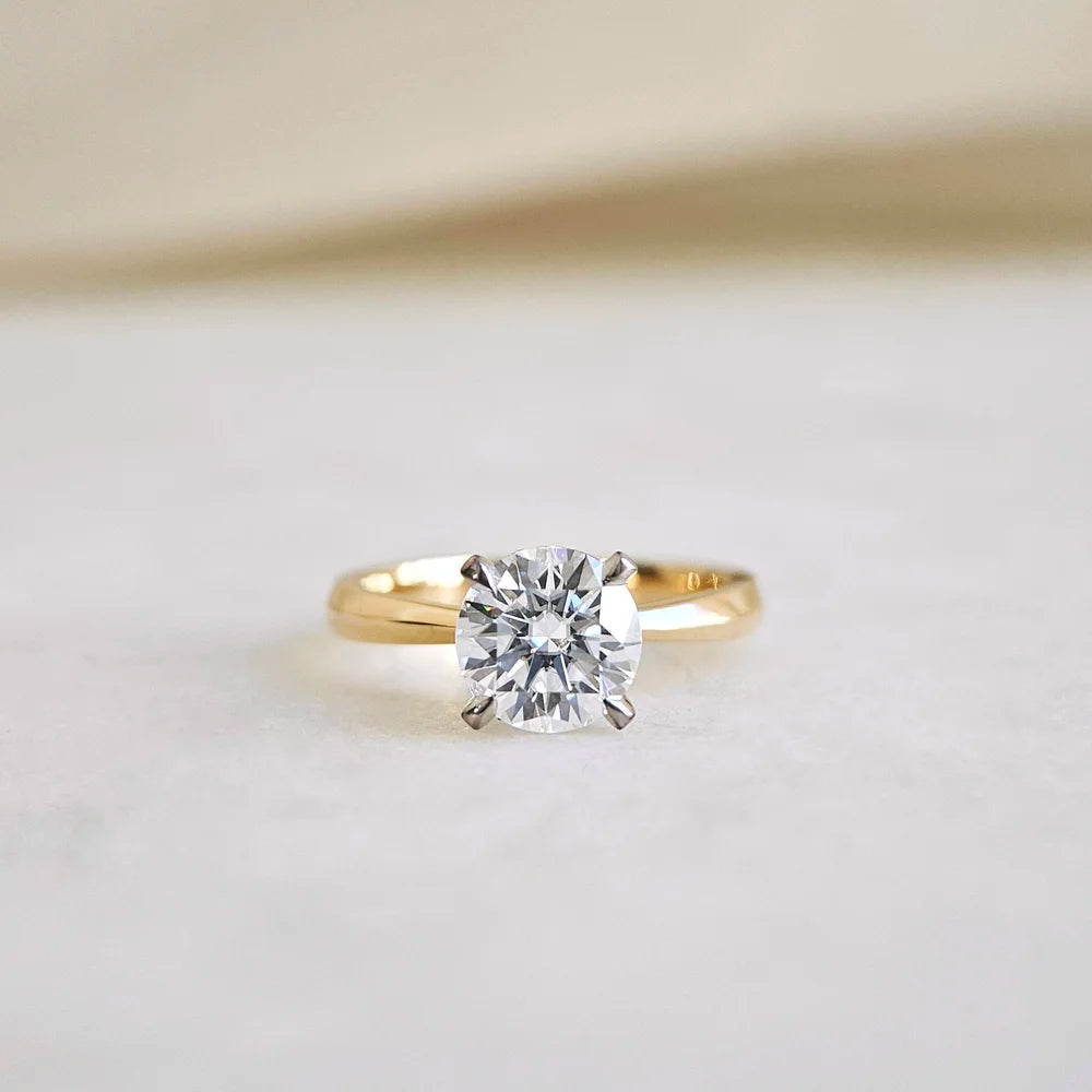 18K Classic Round Moissanite Ring