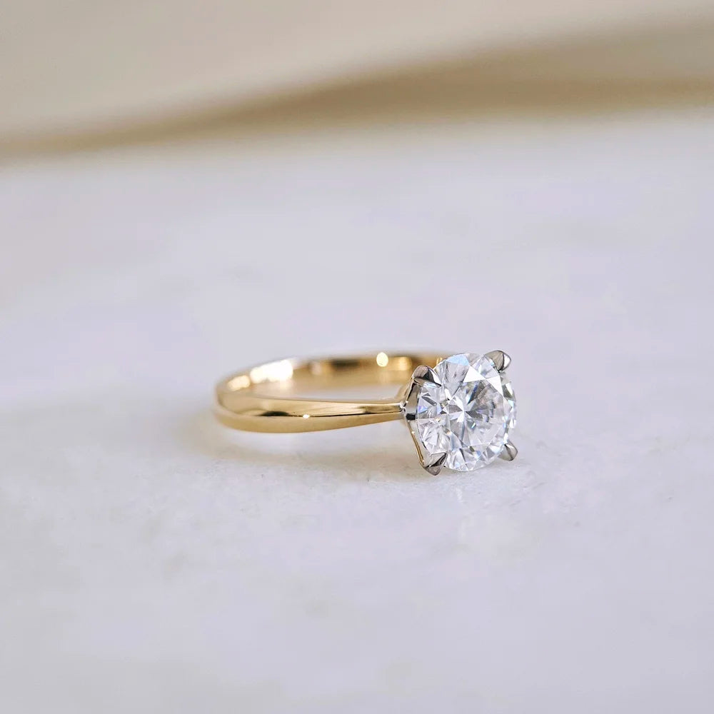 18K Classic Round Moissanite Ring