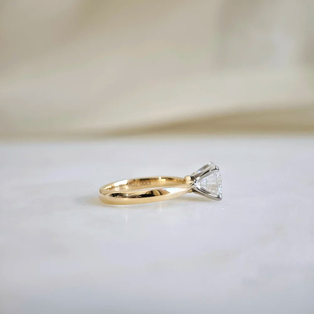 18K Classic Round Moissanite Ring