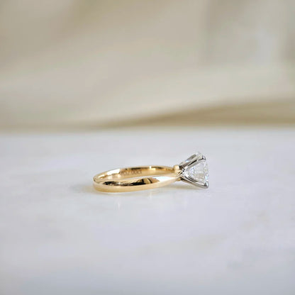18K Classic Round Moissanite Ring
