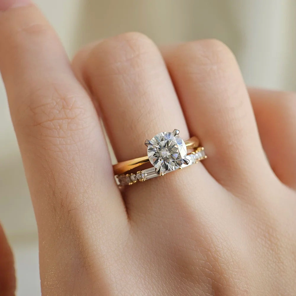 18K Classic Round Moissanite Ring