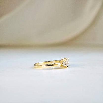 18K Sadie Lab-grown Diamond Ring