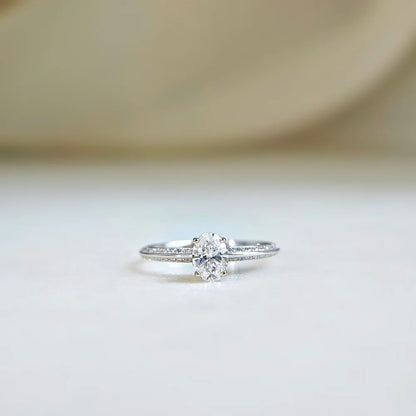 On-Point Knife-Edged Lab-grown Diamond Ring