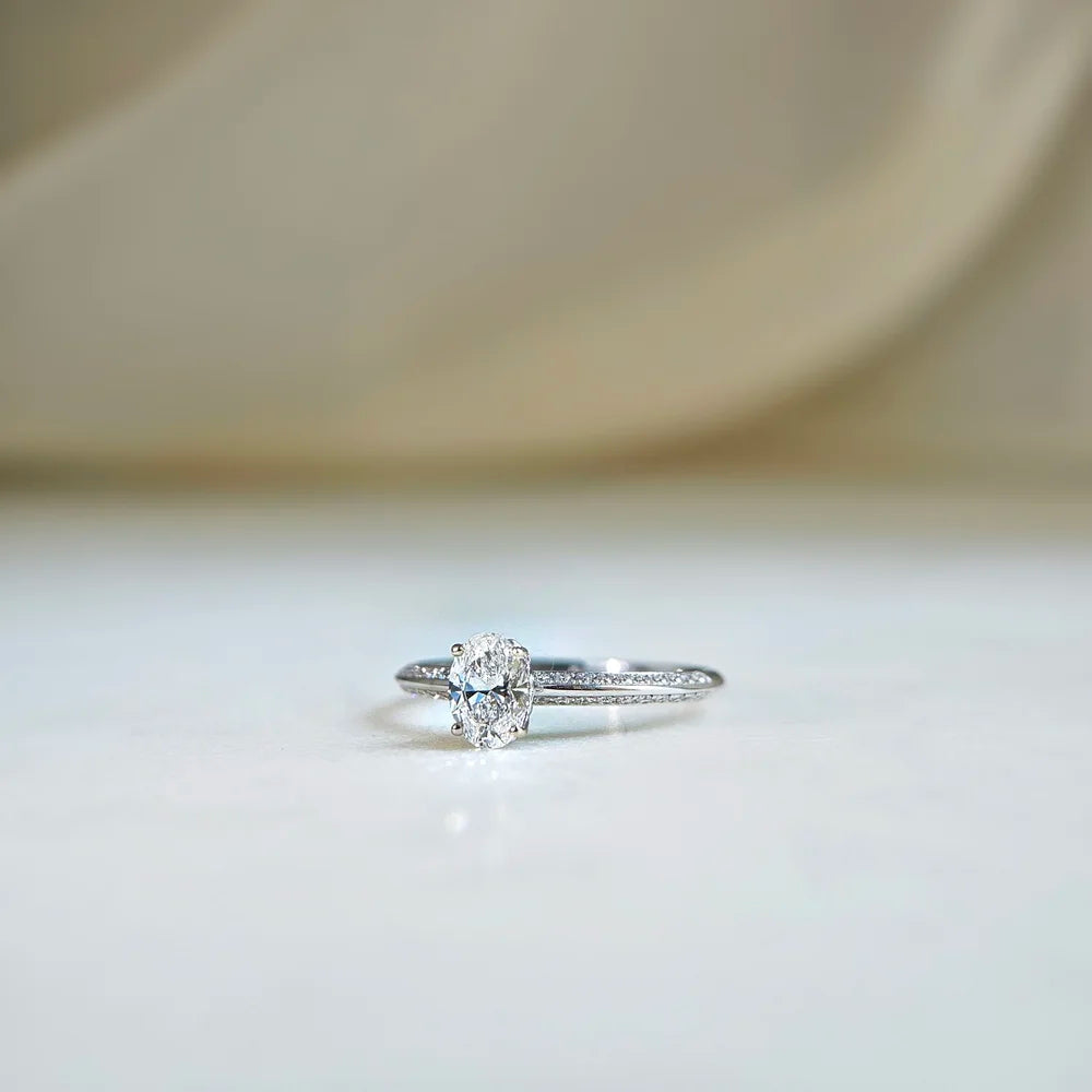 On-Point Knife-Edged Lab-grown Diamond Ring