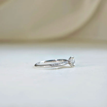 On-Point Knife-Edged Lab-grown Diamond Ring