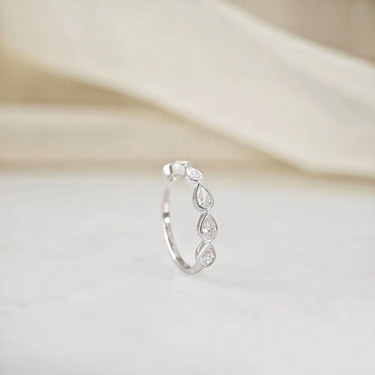 18K Bezel Pear Lab Diamond Band