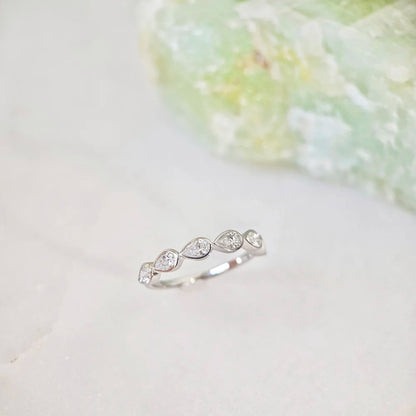 18K Bezel Pear Lab Diamond Band