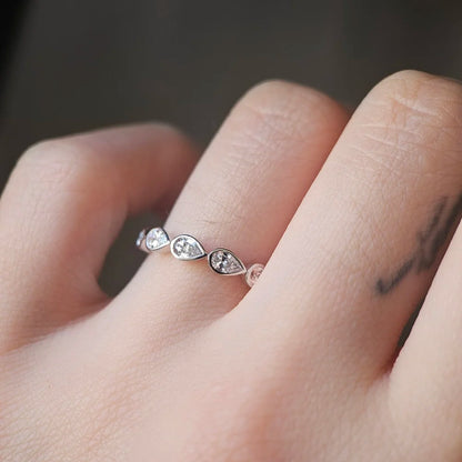 18K Bezel Pear Lab Diamond Band