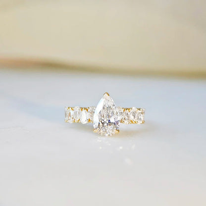 18K Maeve Lab-grown Diamond Ring