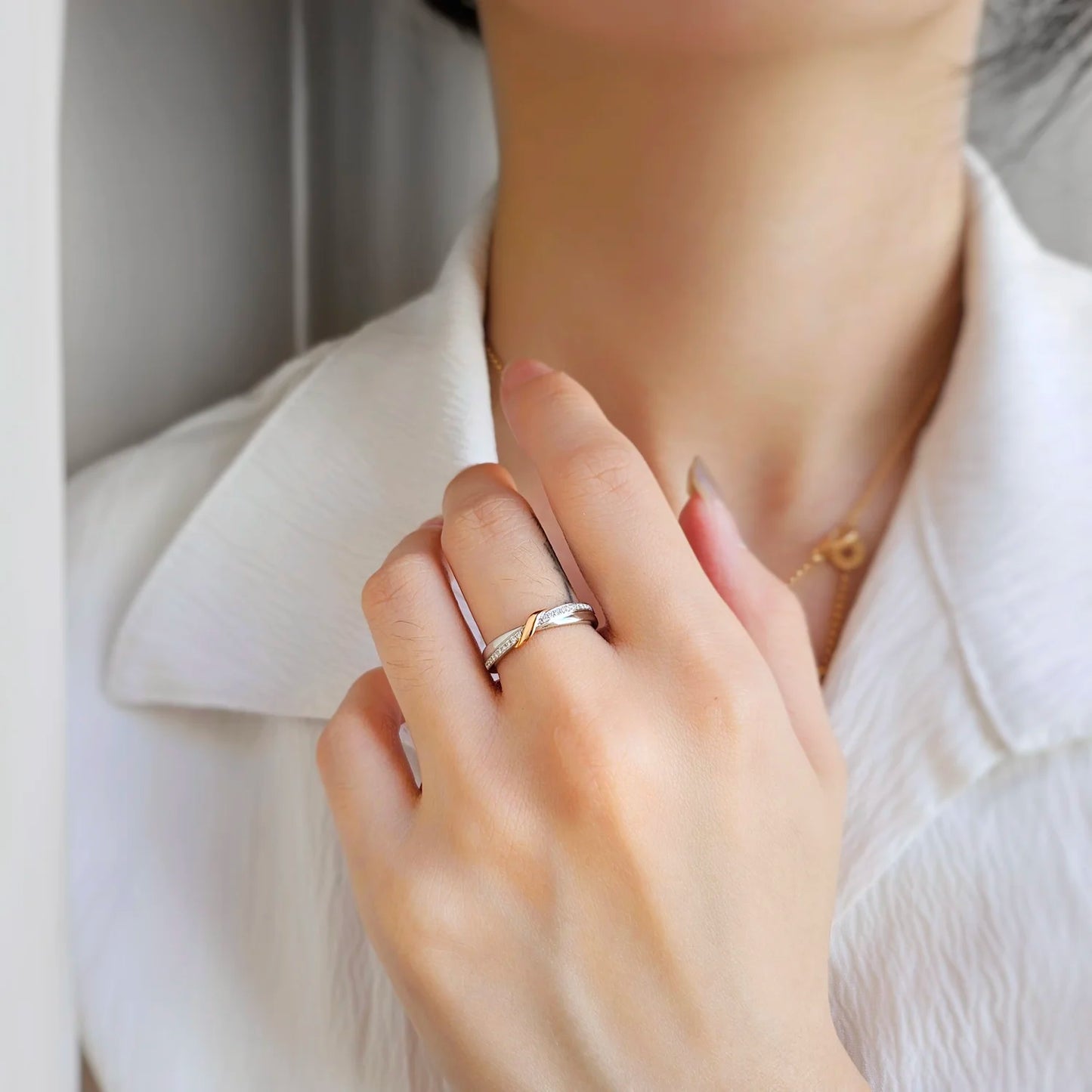Vienna Love Twist Diamond Band