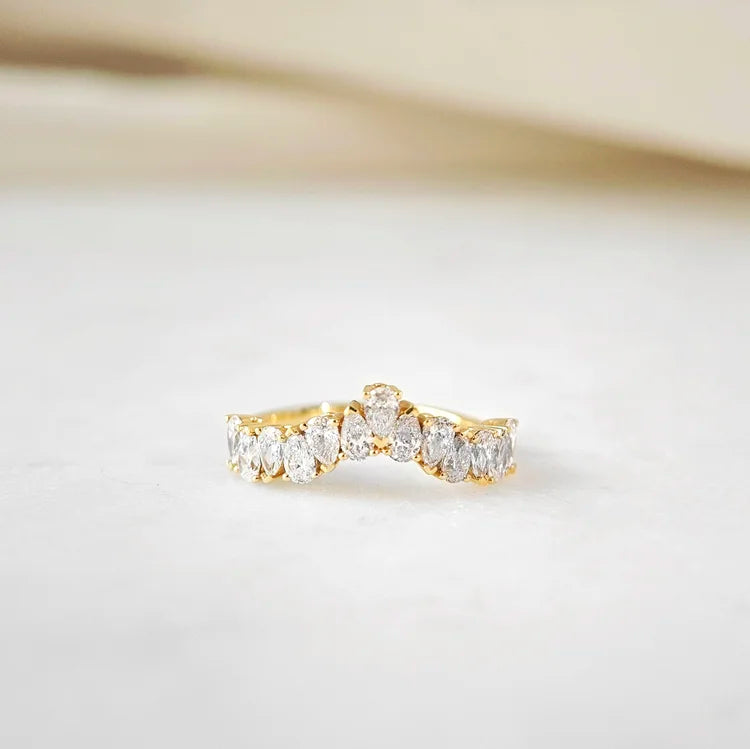 18K The Pear Crown Lab-grown Diamond Band