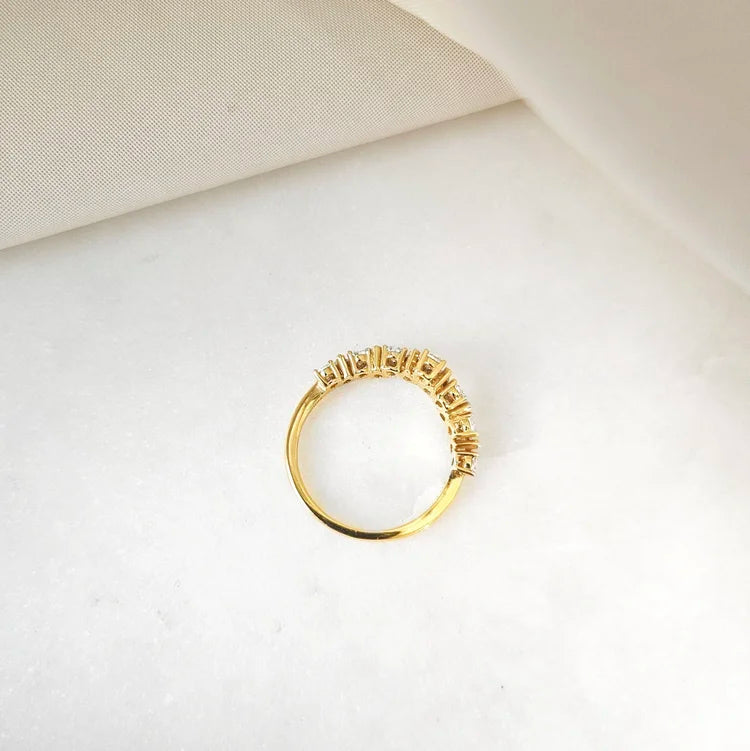 18K The Pear Crown Lab-grown Diamond Band