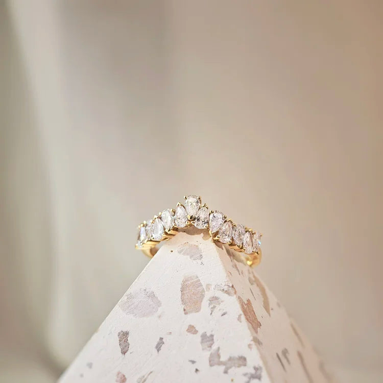 18K The Pear Crown Lab-grown Diamond Band