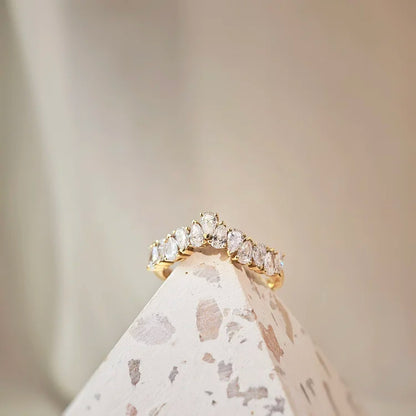 18K The Pear Crown Lab-grown Diamond Band