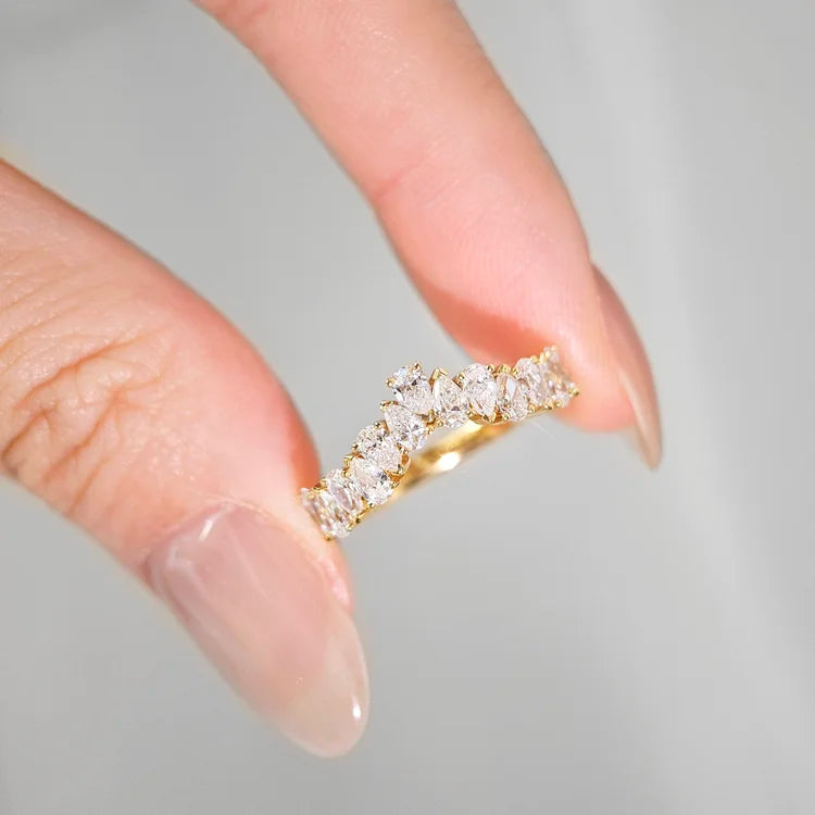 18K The Pear Crown Lab-grown Diamond Band