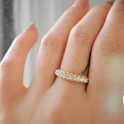 18K Serenity Diamond Band
