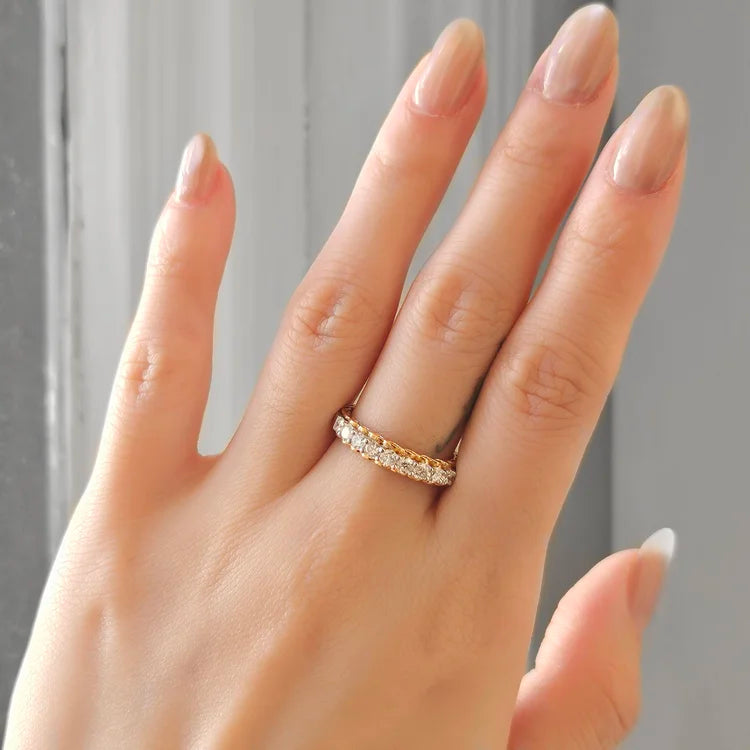 18K Serenity Diamond Band