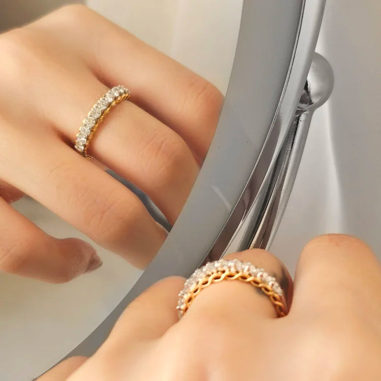 18K Serenity Diamond Band