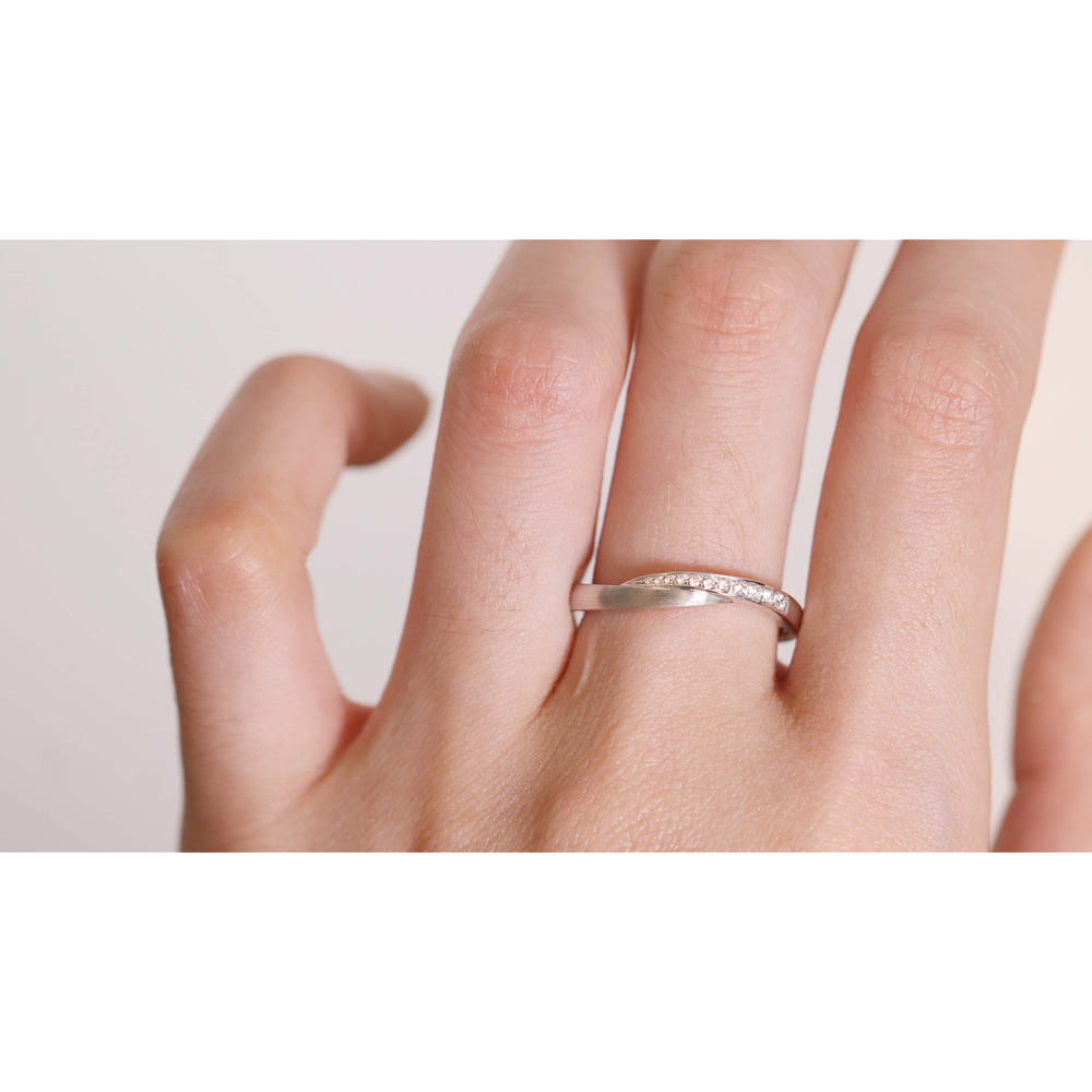 18K Comet Diamond Ring