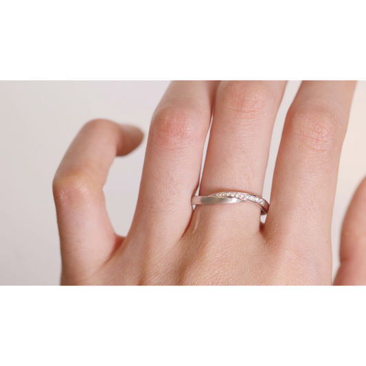 18K Comet Diamond Ring