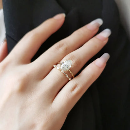 14K Pear Moissanite Diamond Fountain Ring